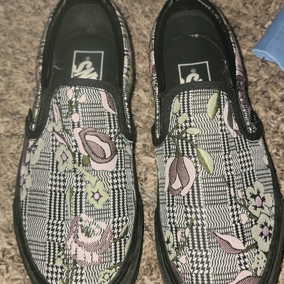 Vans - Picture 2 of 6